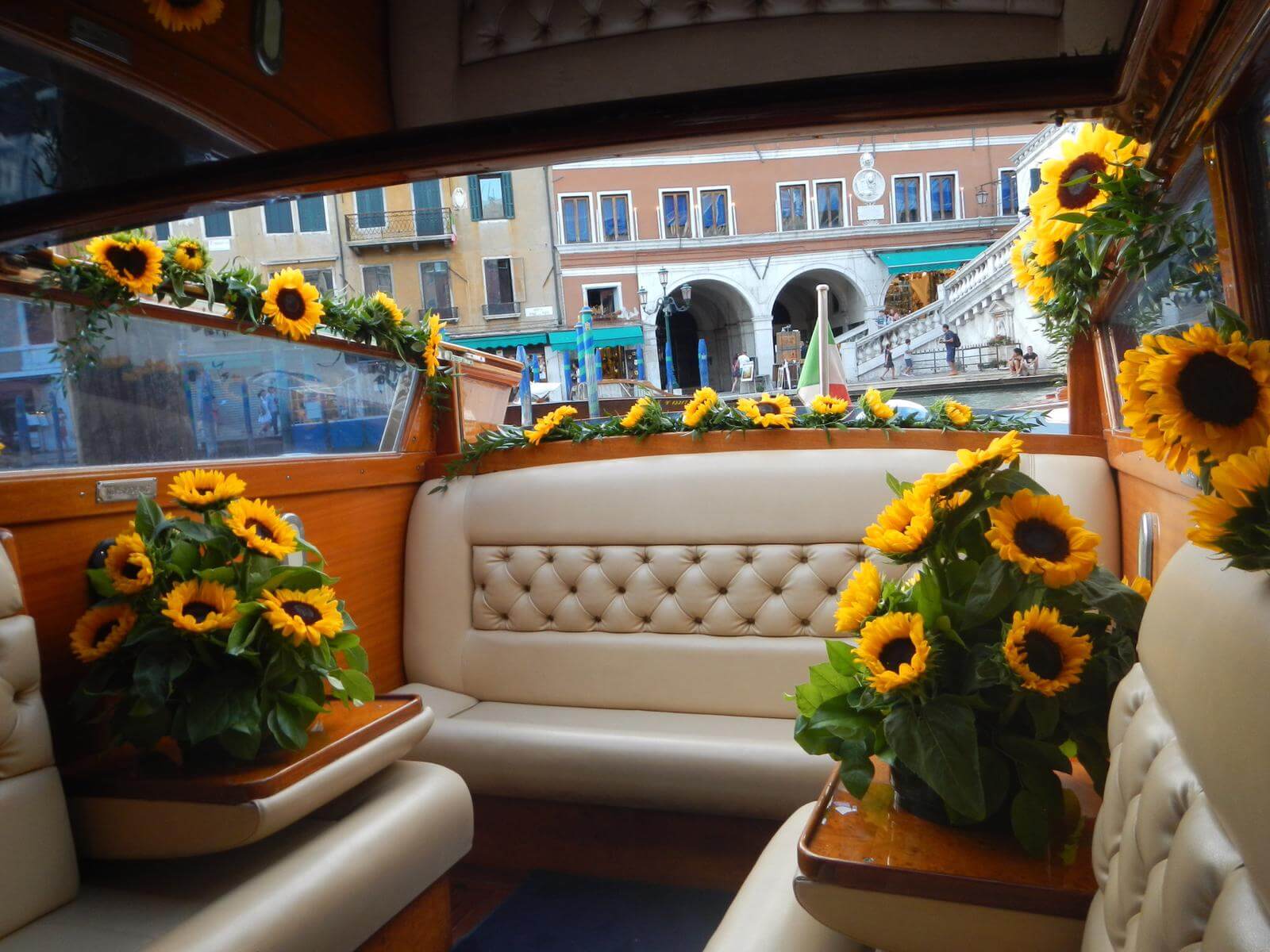 watertaxi for wedding venicelimo